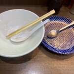 ヌードル＆スパイスカレー 今日の1番 - いつもの位置いつもの角度で完食！