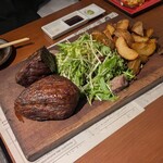 源兵衛 - 奥がイチボ、手前神居牛