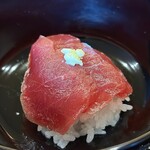 鎌倉 北じま - キハダマグロ赤身の漬け丼〈Mサイズ〉