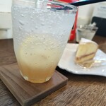 イエ　カフェ - 