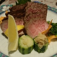 荒井屋 本店 - 牛焼霜降刺し