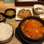 韓美膳 ルミネ横浜店 - スンドゥブセットを注文