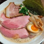 ラーメン 赤シャモジ 桜木店 - 特製濃熟醤油ラーメン