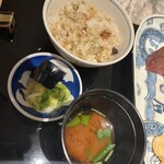 喜扇亭 - 食事は定番ガーリックライス