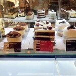 A TWOSOME PLACE 鐘路5街駅店 - ショーケースに並ぶケーキ