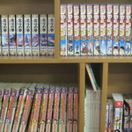 焼肉鴻漸 - 漫画本も置いてあります。
