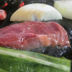 焼肉鴻漸 - お肉が焼けています。