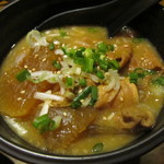 豚小家 - 良く煮込まれたもつ煮込み(480円)でした