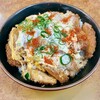 かつ丼吉兵衛 - 肩ロース玉子とじ、てんこ盛りです。（2025.12 byジプシーくん）