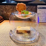 ルフージュ - バスクチーズケーキ　上にあるのは…