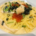 ジョリーパスタ - 料理写真:サーモンハラスとイクラの明太子クリームパスタ