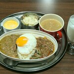 SANAN - 料理写真:Sanan ＠茅場町 ガパオとカレーセット 税込1,200円 グリーンカレーを選んで 土曜日無料サービスのドリンクはラッシーで