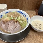 ジャンクガレッジ - クリームソースは別皿で