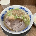 ジャンクガレッジ - ヤサイはキャベツも入って良い感じ