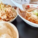 らーめん 紫龍 - 2025年12月　やや横から