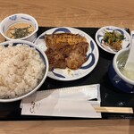 ねぎし - 料理写真:よくばりトリプルミックスセット、ご飯特盛、1600円。