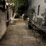 リストランティーノ ルベロ - お店までの小道