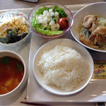 Jaika Kansai - 月替りランチ（ブータン料理）（720円）と小鉢（マカロニサラダ）（100円）