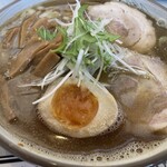 つるみ食堂 - 煮干し中華　煮卵入りが嬉しい