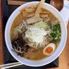 とんこつラーメン　麺笑