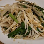 鶴亀 - ■ニラとモヤシ炒め