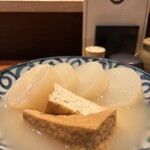 水炊きおでん ヤマニ 新橋店 - 大根と厚揚げ