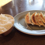 Ramen Touma - ラーメンセットの餃子と半ライス390円