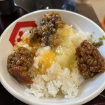 有限会社 垣崎醤油店 - 卵かけご飯にトッピング