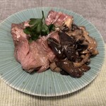 グリーン・グルメ - 料理写真:トリュフ香る牛肉グリル霜降りひらたけ添え