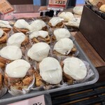 りくろーおじさんの店 彩都の森店 - シナモンロール