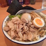 ケンチャンラーメン 山形 - 中華そば小盛り濃口油普通細切れチャーシュー煮卵クン身入り