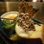 神戸座屋 - 胡麻せんべいは木の葉のように作られていて感激