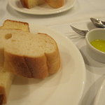 アバ - パンはオリーブオイルで