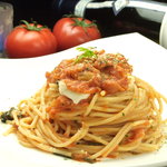 アナバー リラックスダイニング - モッツァレラチーズとほうれん草のトマトソースパスタ（自家製トマトソースが絶品）