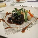 アバ - 国産牛赤ワイン煮こみ ブルーベリー添え