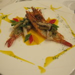 アバ - 有頭海老のスパイス風味ソテー サフランソース