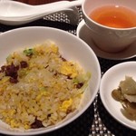 中国料理 「王朝」 - 牛肉とレタス入りチャーハン