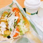 サブウェイ - 料理写真:アボカドチキンサンドとカフェラテ