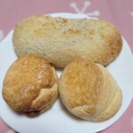 megu Bakery&Cafe - 焼きカレーパン、スコーン