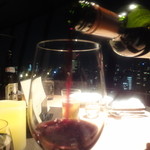 ビューアンドダイニングザスカイ - ワインはボトルでサーブ