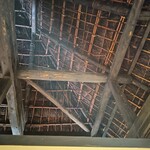 手造りそば 打墨庵 加瀬 - 天井の梁