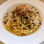 トラットリアライド - 豚バラとキノコと根菜の七味醤油バター