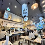 貝・刺身専門店 しらはら みなとみらい一番街 - 4店舗並んだフードコート