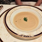 レ・シャンドール - パートナーはメニューAなのでスープ　蕪のポタージュ