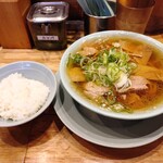 シンちゃんラーメン - 中華そば＋白めし(無料)