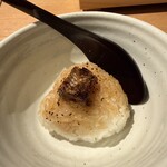 知多家 - うなぎの焼きおにぎり(うなぎは小指の先ほどのサイズ)