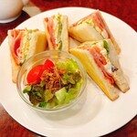 英國屋 - 料理写真:ベーコンエッグサンド