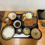 とんかつ 栄ちゃん - 菜の花うましポーク膳。アイスウーロン茶が付きます。
