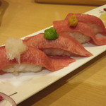 Rikyuu - 牛たんにぎり寿司４貫　１０００円（税抜）。