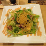 Rikyuu - マグロとアボカドの“利久風”サラダ　８３８円（税抜）。